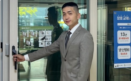 Read more about the article [인.구.사] “좋은 창호는 소리로 알아요” 고객의 삶에 귀 기울이다