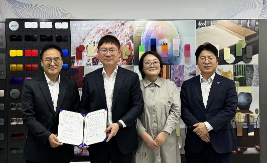 Read more about the article KCC, 부산교통공사와 도시 철도 최초 안전 배색 활용 지하철 환승 안내 표지 개선