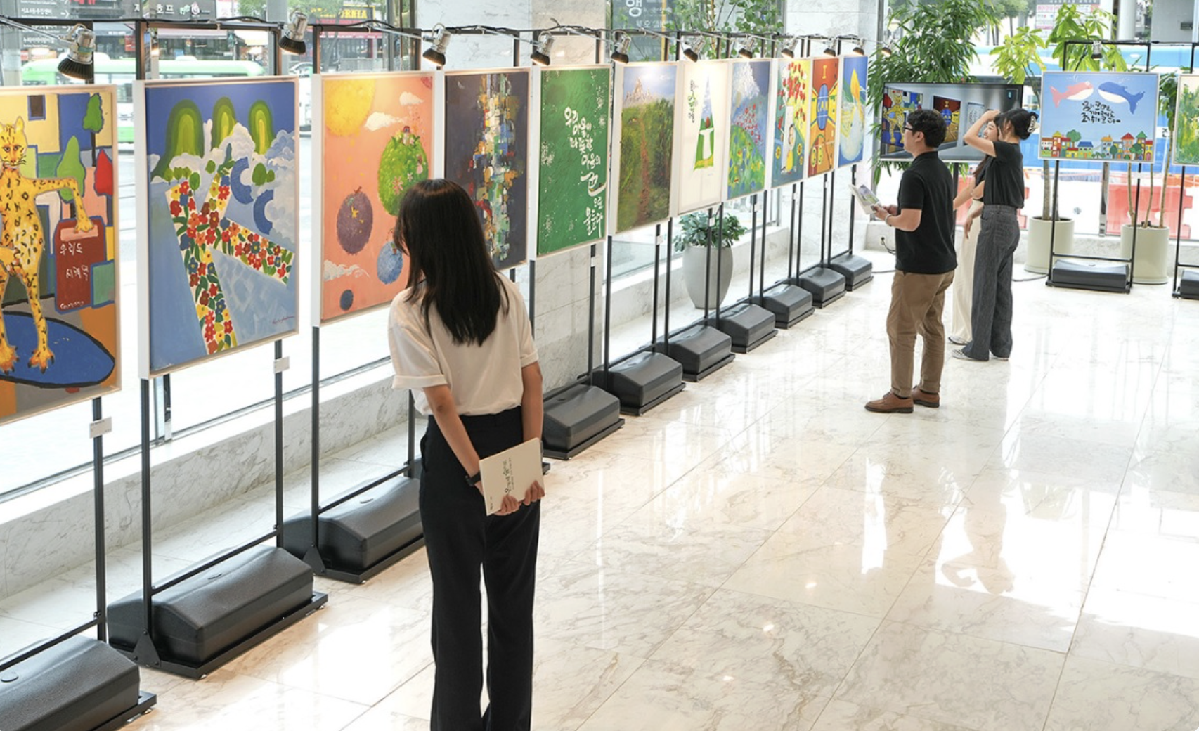 Read more about the article 음악회에서 미술 작품 전시까지… KCC, 문화로 소통하고, 제품도 알리고