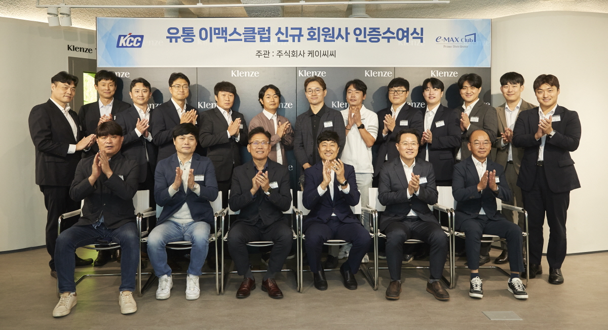 2024년 하반기 신규 유통 이맥스 회원사 인증 수여식(서울 본사, 부산 영업소, 천안 영업소)에서 참가자 단체 사진