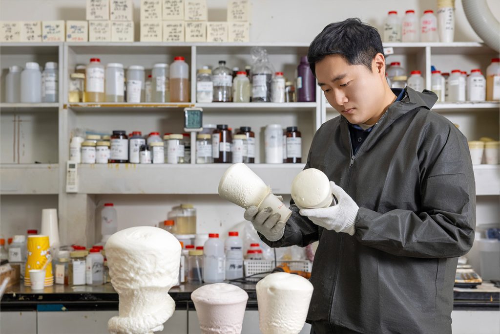 우수한 제품으로 우레탄 시장에서 경쟁력을 확보하고 있는 ㈜ap tech의 저력은 끊임없는 기술에 대한 투자에서 발휘된다.