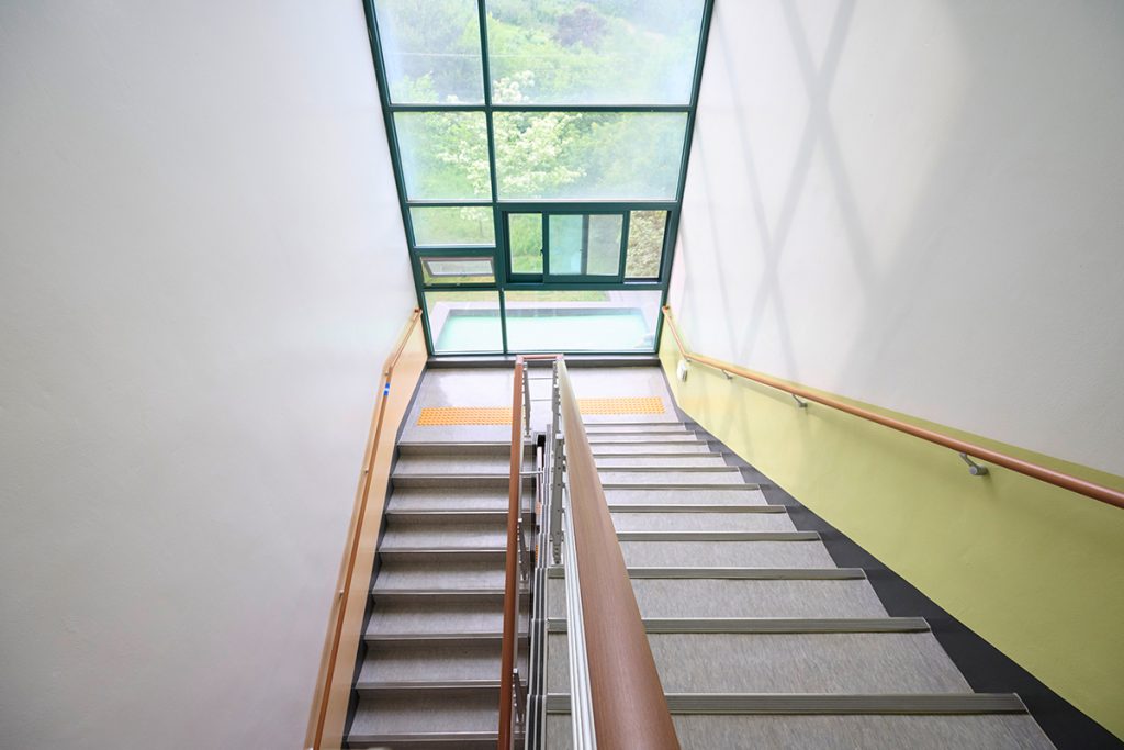 환경개선작업으로 깔끔하고 안전한 시설로 거듭난 흰마실