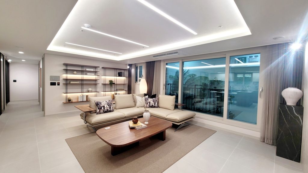 오퍼스 한강 스위첸 견본주택은 실거주자 관점에서 실용성과 안전, 품질 중심의 주거환경을 구현했다.