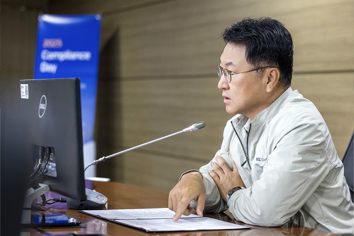 2025년 상반기 Compliance Day에서 정재훈 대표이사가 기조연설을 하고 있다.