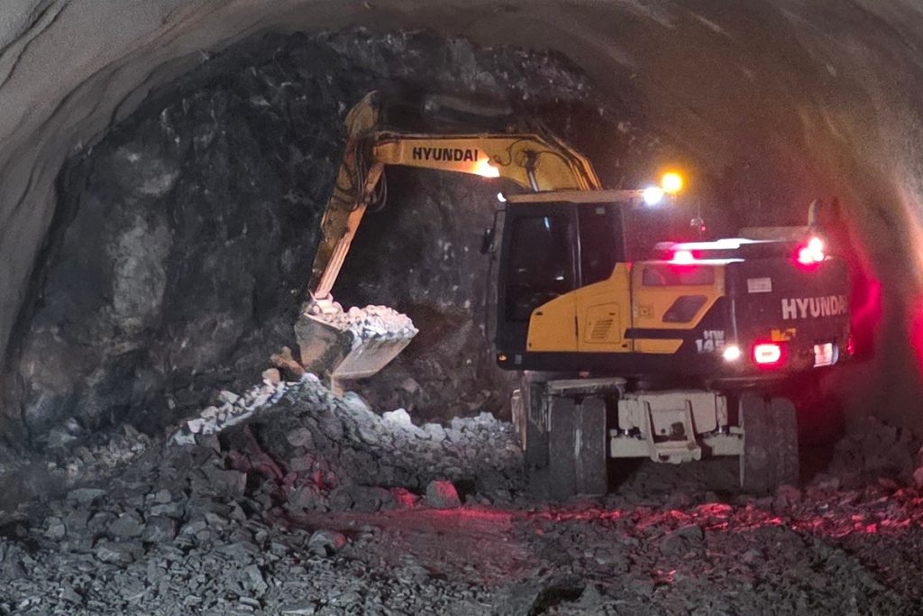본선터널 2-2구간, 2공구 정거장 구조물 시공