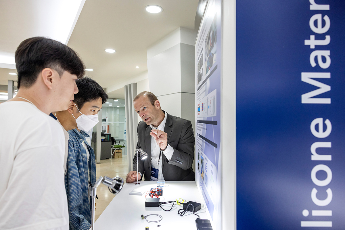 현대모비스와 KCC실리콘, KCC 기술력의 컬래버레이션을 확장할 수 있는 기회로 삼은 테크데이