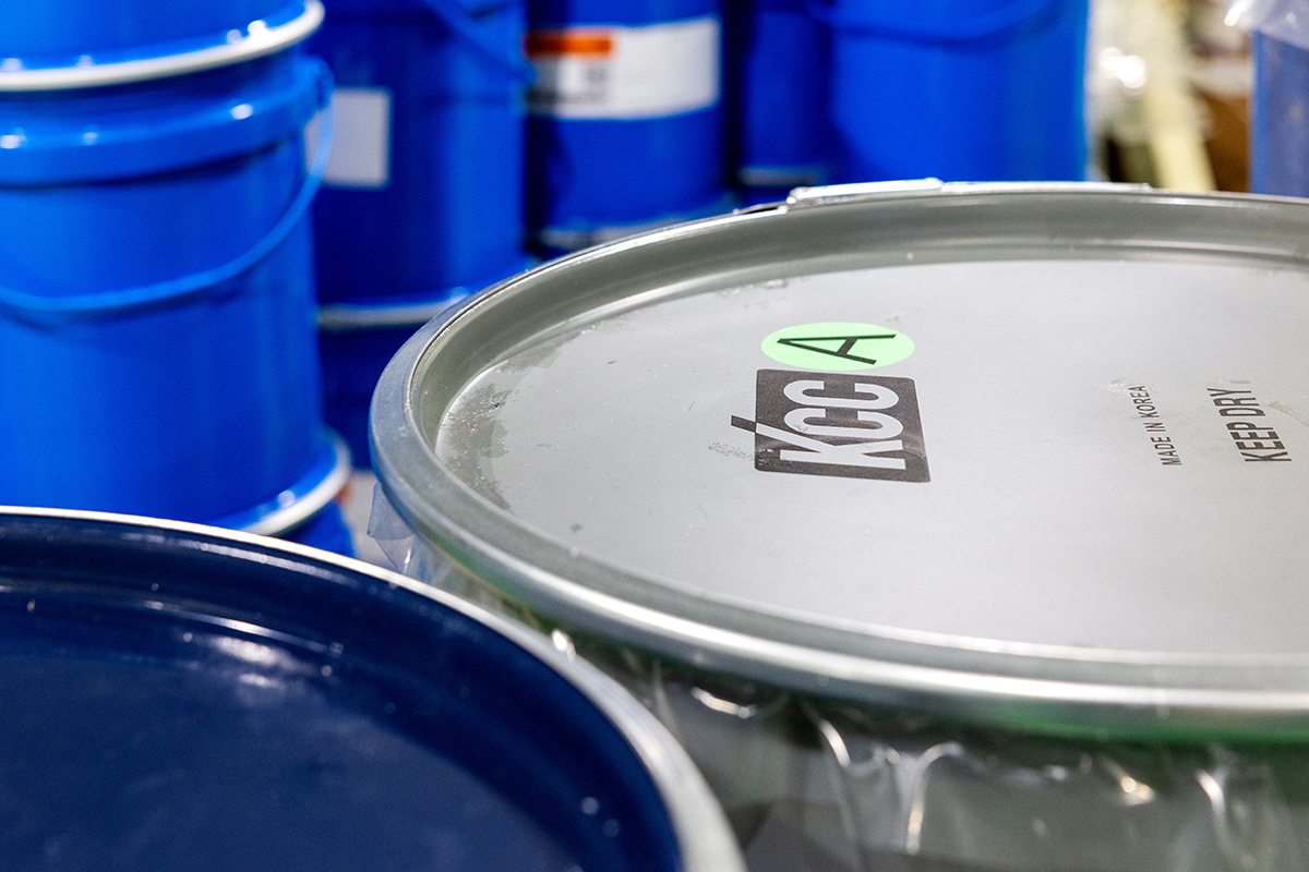 ㈜비에스텍이 KCC실리콘으로 만든 실리콘 코팅 가죽. 모두 친환경 제품이다.