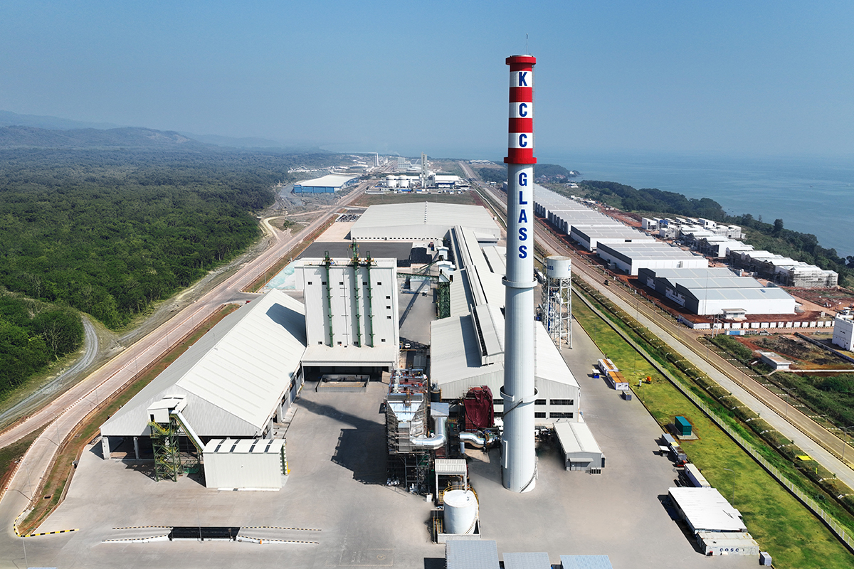 대규모 생산 능력을 자랑하는 여주공장과 인도네시아법인 바탕공장. 두 공장을 합하면 연간 174만 톤의 판유리를 생산할 수 있다.