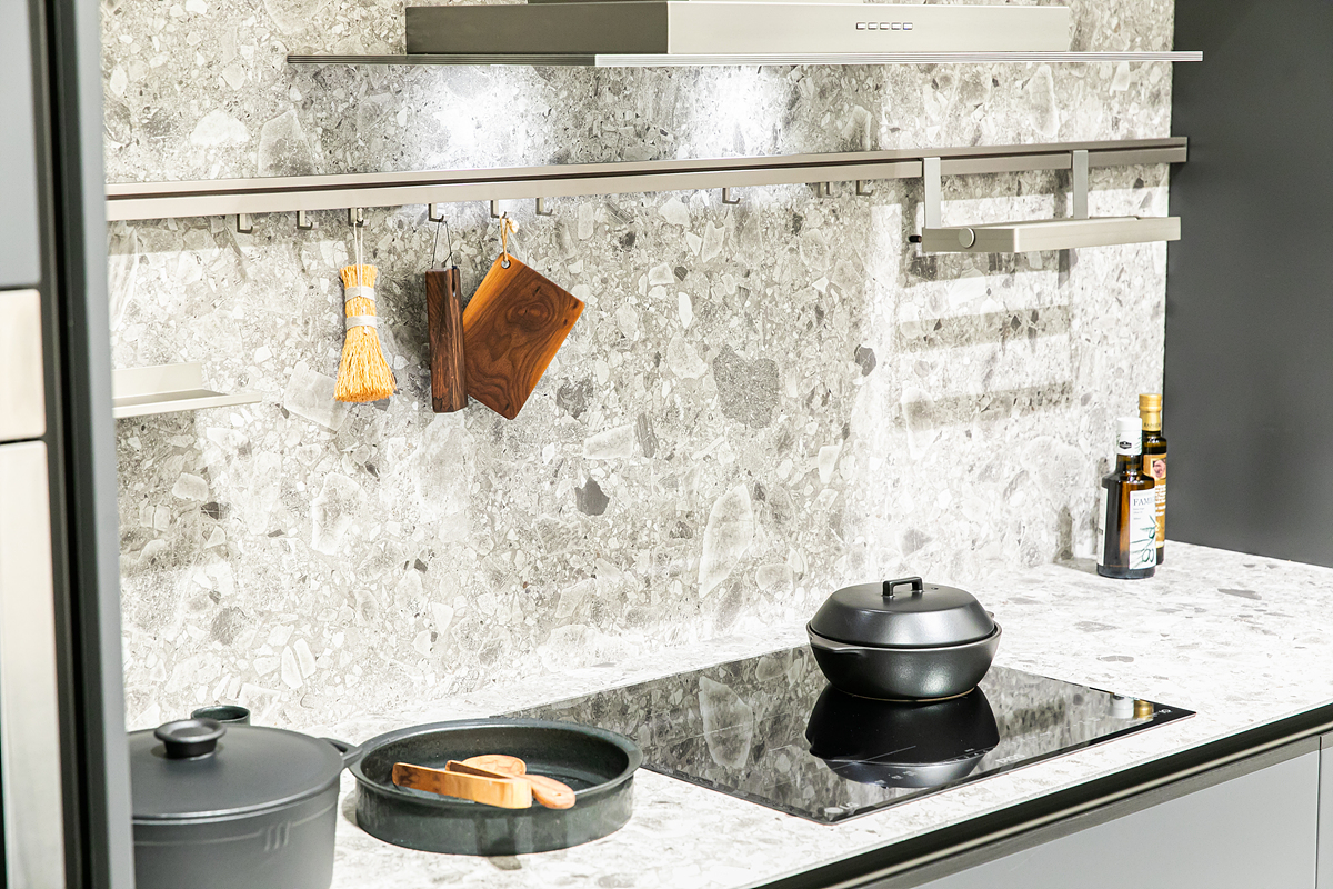 LG전자는 KCC건설이 짓는 주거공간에 DIOS 등의 다양한 가전제품 라인들을 공급해, 입주민 삶의 질을 높이고 있다.