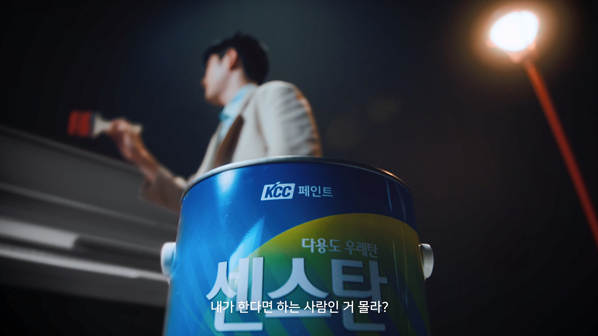 가수 장기하 특유의 캐릭터를 살려 스토리 몰입감과 위트, 비주얼 컨셉과 메시지 전달력을 한층 높였다.