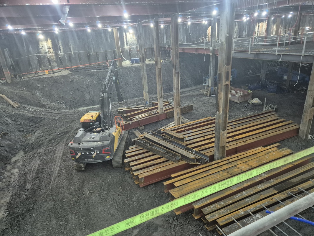 ㈜대우에스티는 건축·플랜트·특수 구조물에 이르는 다양한 고난이도 철강 구조물 제조 및 설치 공사 경험을 통해 KCC건설의 신뢰를 얻은 파트너가 되었다.