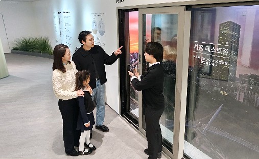 Read more about the article “우리집 창호 하이엔드 브랜드로 바꿔 볼까” ‘더 클렌체 갤러리’ (The Klenze Gallery) 북적