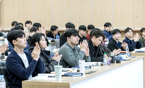 Read more about the article [KCC NOW] 열정과 설렘 가득 품은 우린 “신입사원입니다!”