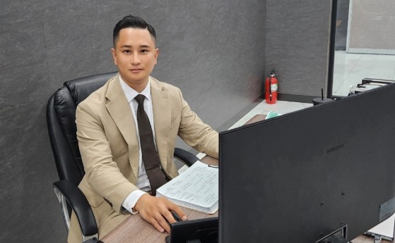 Read more about the article [인.구.사] 좋은 사람과 함께, 오래 걸어가는 ‘창호의 길’