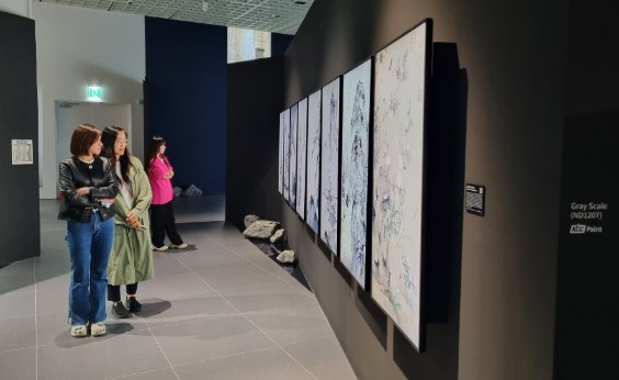 Read more about the article KCC, 김희선과 현대 미술 거장 6인 작품 전시 공간 협업