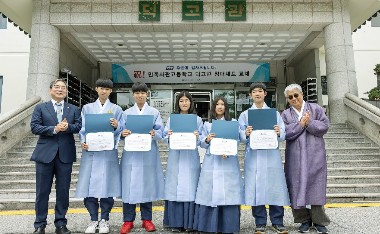 Read more about the article KCC, 민사고 우수인재 故 정상영 명예회장 영혜장학금 수여식 가져