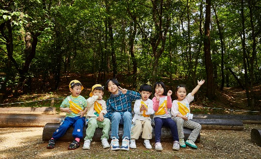 Read more about the article [KCC NOW] ‘숲으로 미래로’의 특별한 올바름, 유아숲 시설 보수 지원