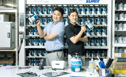 Read more about the article [전지적 사연 시점] 리피니쉬 도료 선도기업 열정맨과 장인의 짜릿한 만남