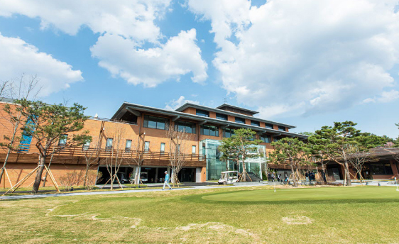 Read more about the article [100℃ KCC] 고품격 인테리어에 프라이빗한 공간까지 모두 나이스샷!