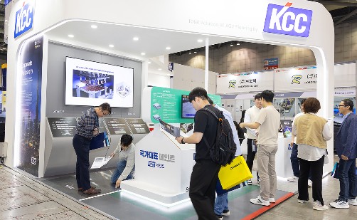 Read more about the article KCC, 국제물류산업대전 참가 통해 자율주행로봇 전용 바닥재 신제품 우수성 알려