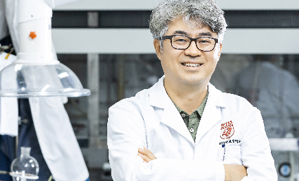 Read more about the article [이 사람의 연구실] 더 나은 인류의 내일을 고민하는 화학자
