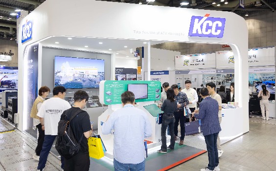 Read more about the article KCC, 물류로봇(AGV/AMR) 전용 바닥재 토털 솔루션 선보여