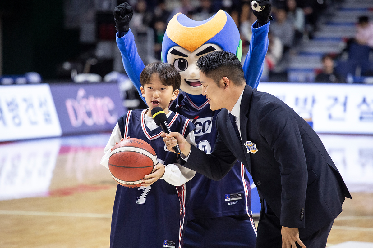경기 내내 ‘최강 부산’을 외친 팬들은 하프타임에 열린 다양한 이벤트에도 참여하며 즐거운 시간을 보냈다.
