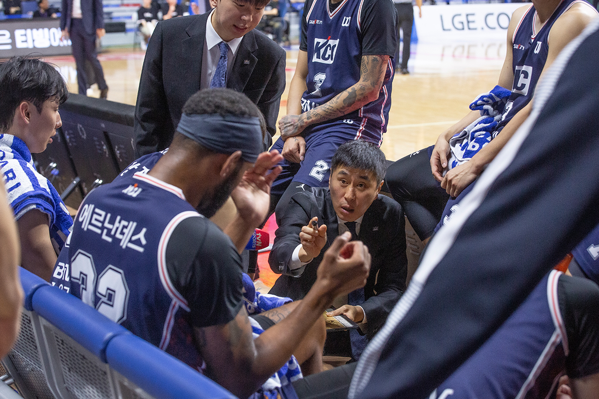 4쿼터까지 최선을 다해 경기에 임한 KCC 이지스 선수들