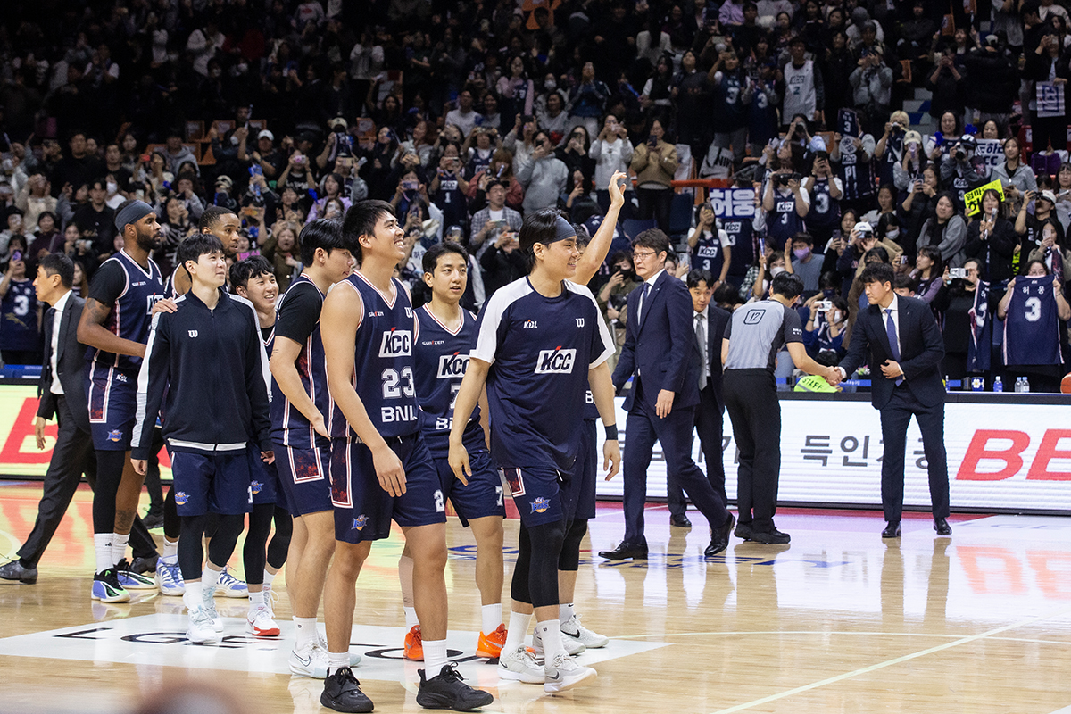 홈 개막전에서 88대 77로 기분좋게 승리한 KCC 이지스