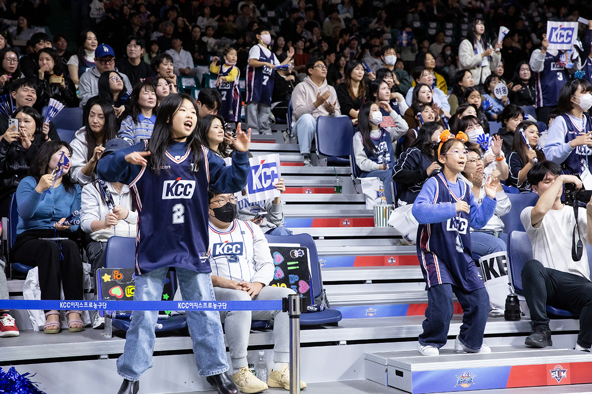 경기 내내 ‘최강 부산’을 외친 팬들은 하프타임에 열린 다양한 이벤트에도 참여하며 즐거운 시간을 보냈다.