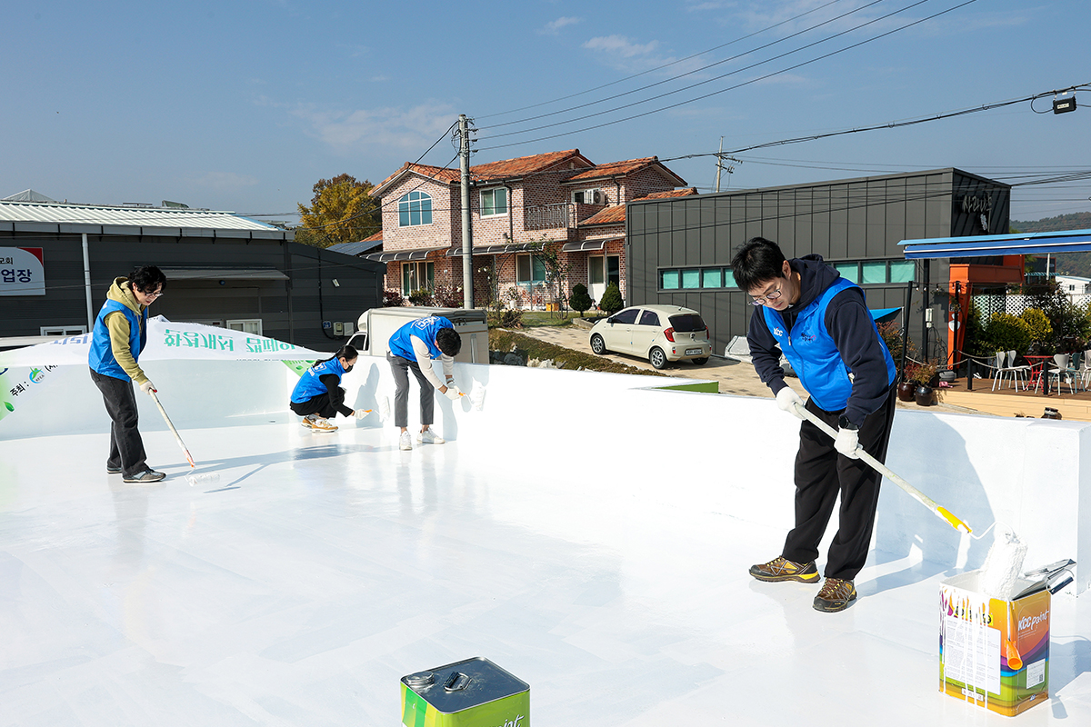 옥상에는 쿨루프공법이 적용된 ‘스포탄상도 에너지’를 칠해 시설 이용자들이 여름철 시원하게 실내에서 생활할 수 있도록 했다.