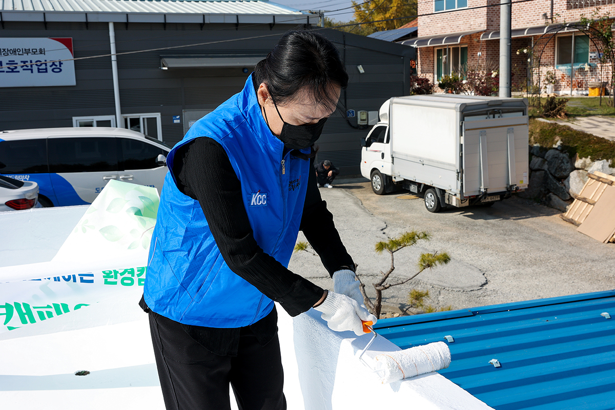 옥상에는 쿨루프공법이 적용된 ‘스포탄상도 에너지’를 칠해 시설 이용자들이 여름철 시원하게 실내에서 생활할 수 있도록 했다.