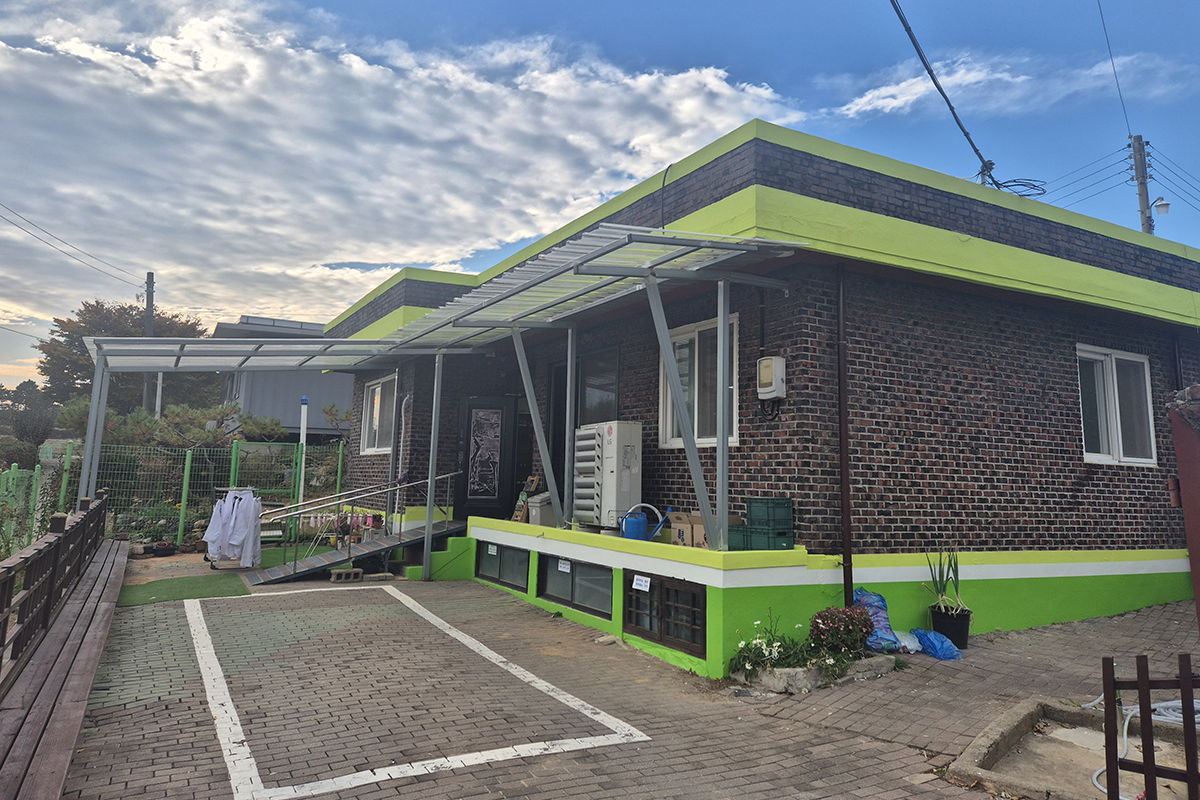 환경 개선 작업으로 더욱 깔끔하고 안전한 시설이 된 세종시 장애인 부모회 자립교육장