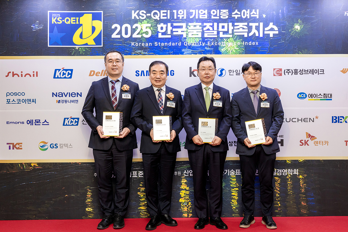 KCC글라스, KCC실리콘, KCC 신한벽지도 우수한 품질을 인정받아 2025 KS-QEI에서 이변없이 1위를 차지했다.
