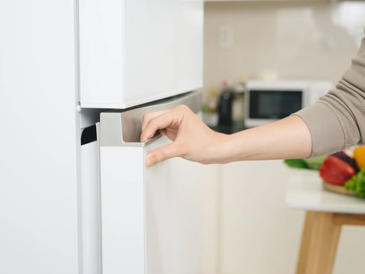 실리콘 정포제는 균일한 셀 구조 덕분에 냉장고용 폴리우레탄, LNG 저장∙운송용 폴리우레탄 폼을 제조할 때 쓰인다.