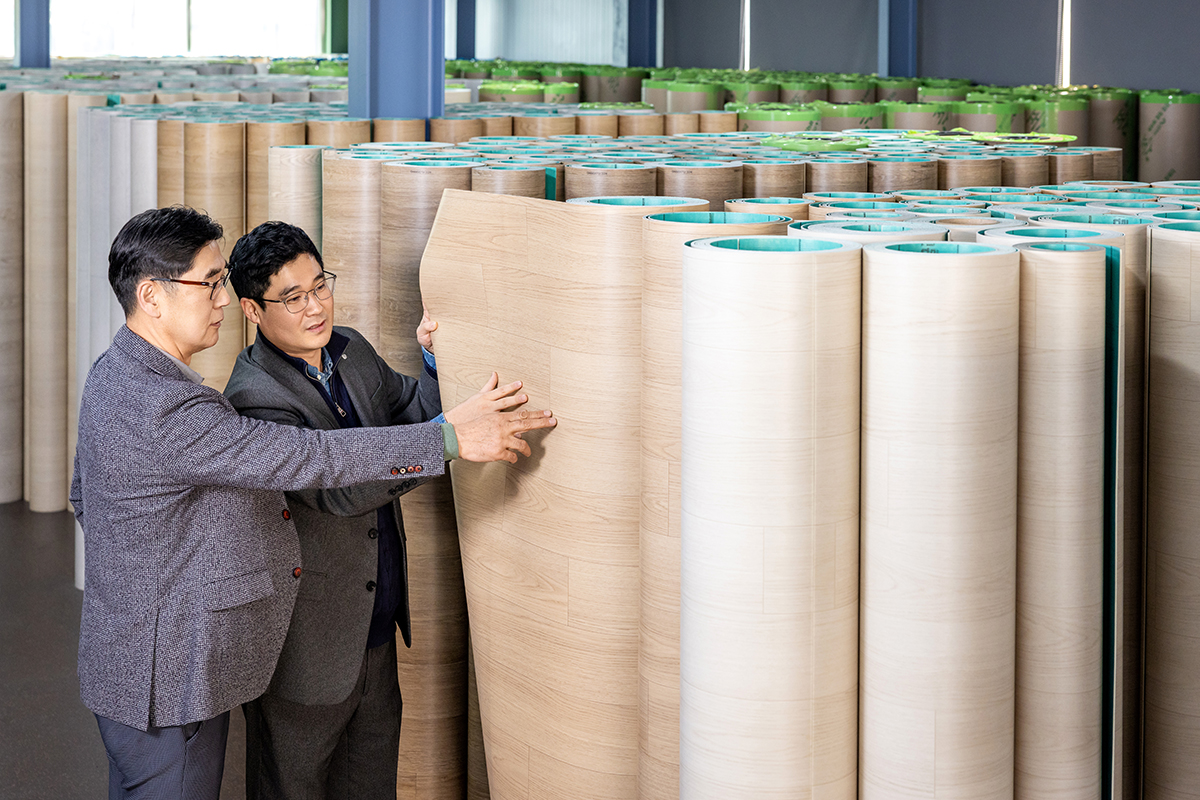 우림종합상재는 판매 제품을 꼼꼼하게 확인하며 품질관리에 주력한다