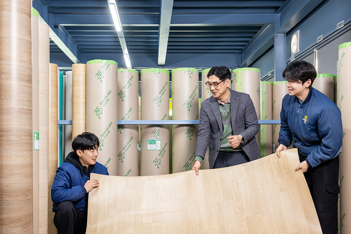 우림종합상재는 판매 제품을 꼼꼼하게 확인하며 품질관리에 주력한다