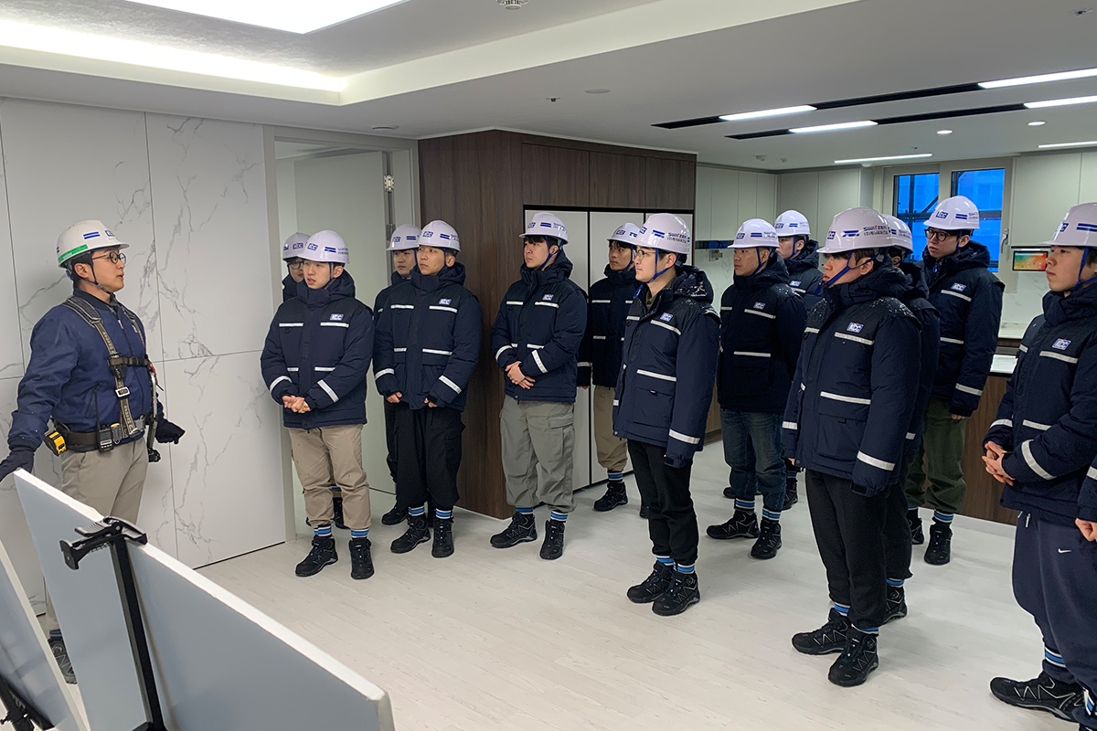 대전 르에브 스위첸 현장을 방문한 2026년 KCC건설 신입사원들