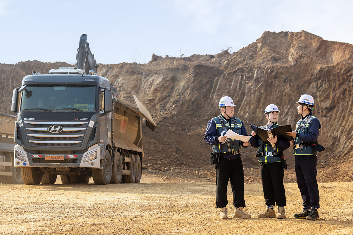 대산-당진 고속도로 제2공구 현장 구성원들은 데이터에 기반한 오차없는 시공으로 무재해 준공을 향해 달려가고 있다.