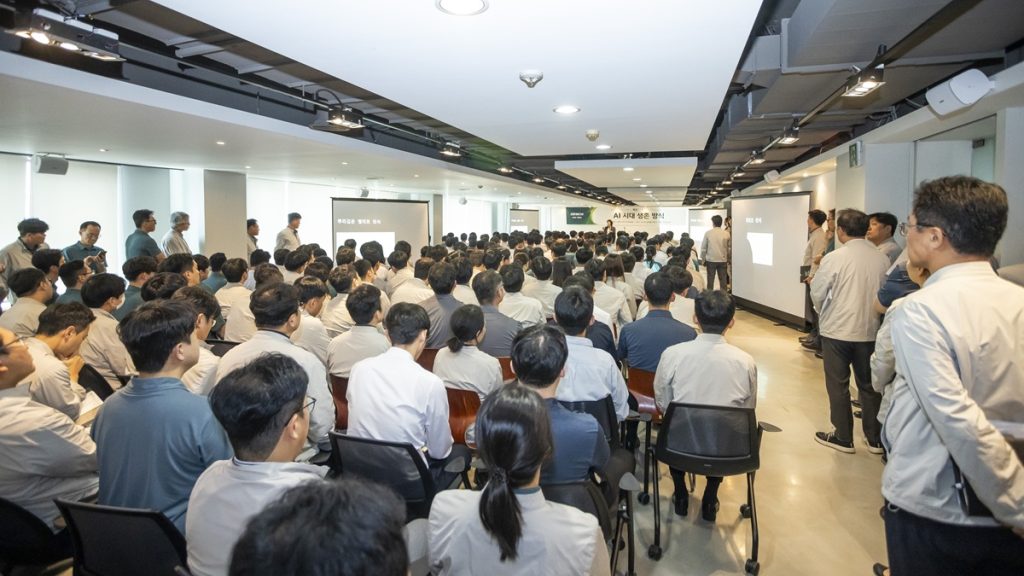 이소연 대표는 반복 업무와 자료 정리, 문서 작성 등은 AI 가 담당하고 최종 의사 결정은 사람이 해야한다고 강조했다.